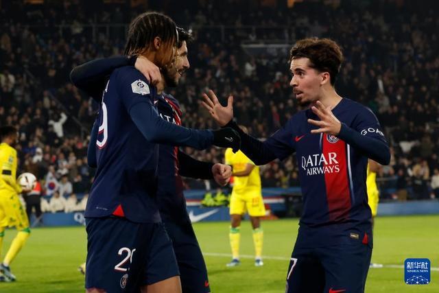 考虑下场欧冠关闭南看台，德雷森：放烟火的球迷