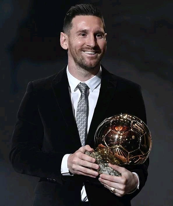 旭旭宝宝十周年粉丝见面会，马猴金币送给粉丝，冯提莫献唱成名曲