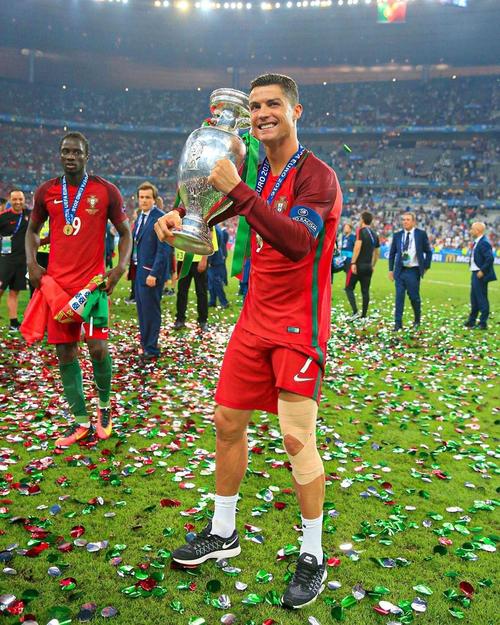 邮报：威尔科克斯和贝拉达上周请爵爷喝咖啡，据说他挺卡里克