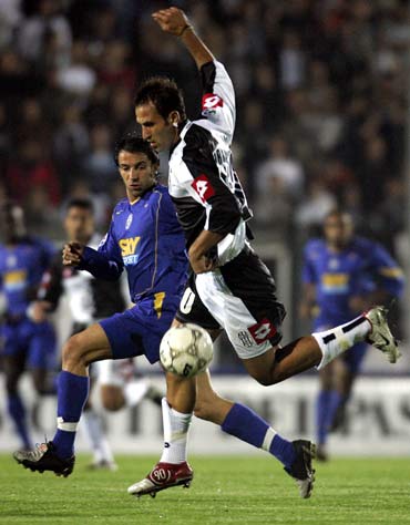 充满温暖与怀旧氛围的弹珠轨道模拟游戏《Cozy Marbles》将于2026年登陆Steam