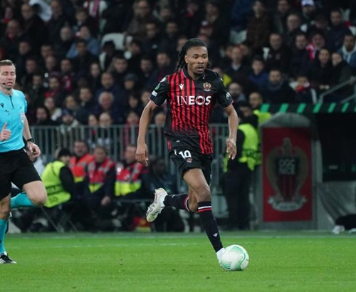 生存FPS《蛮荒计划》新截图 在危险岛屿打恐龙