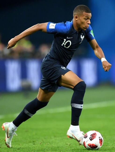 双双继续领跑！阿森纳3-2逆转伯恩茅斯，巴萨2-0西班牙人！